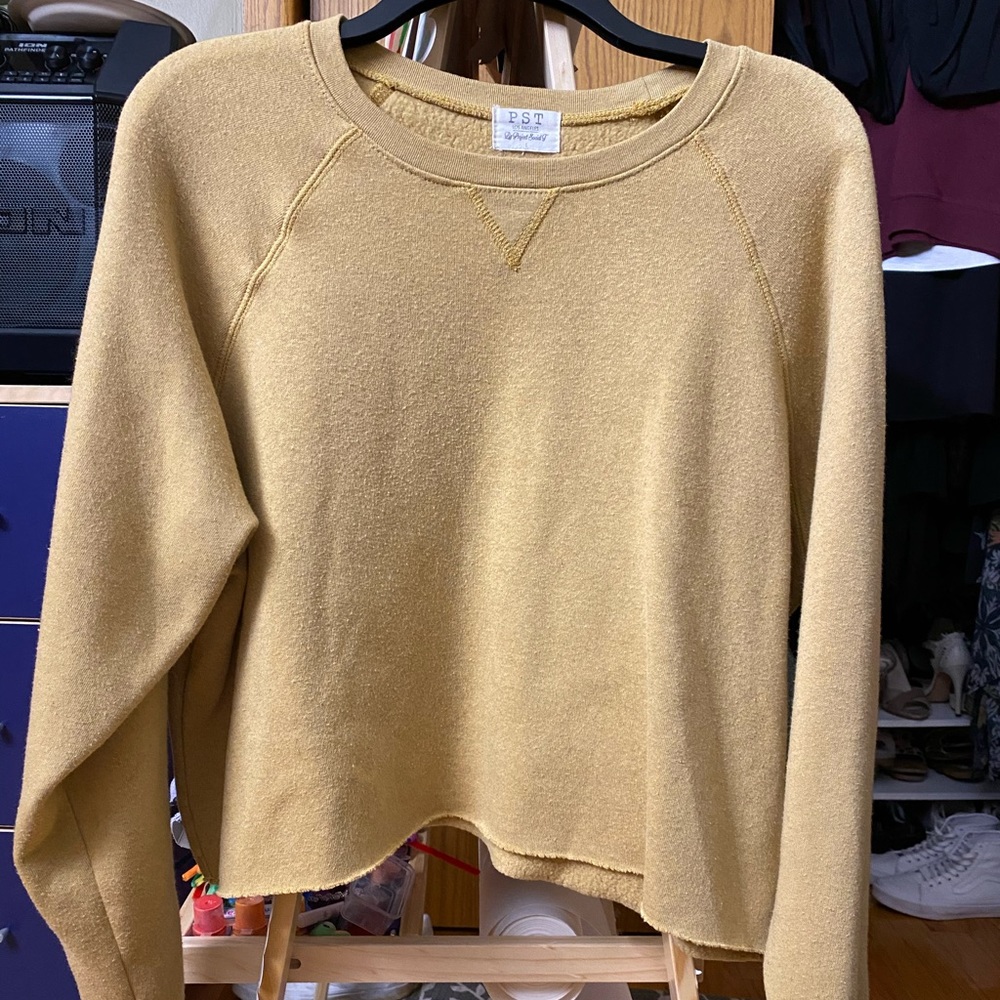 Oversized pullover sweatshirt